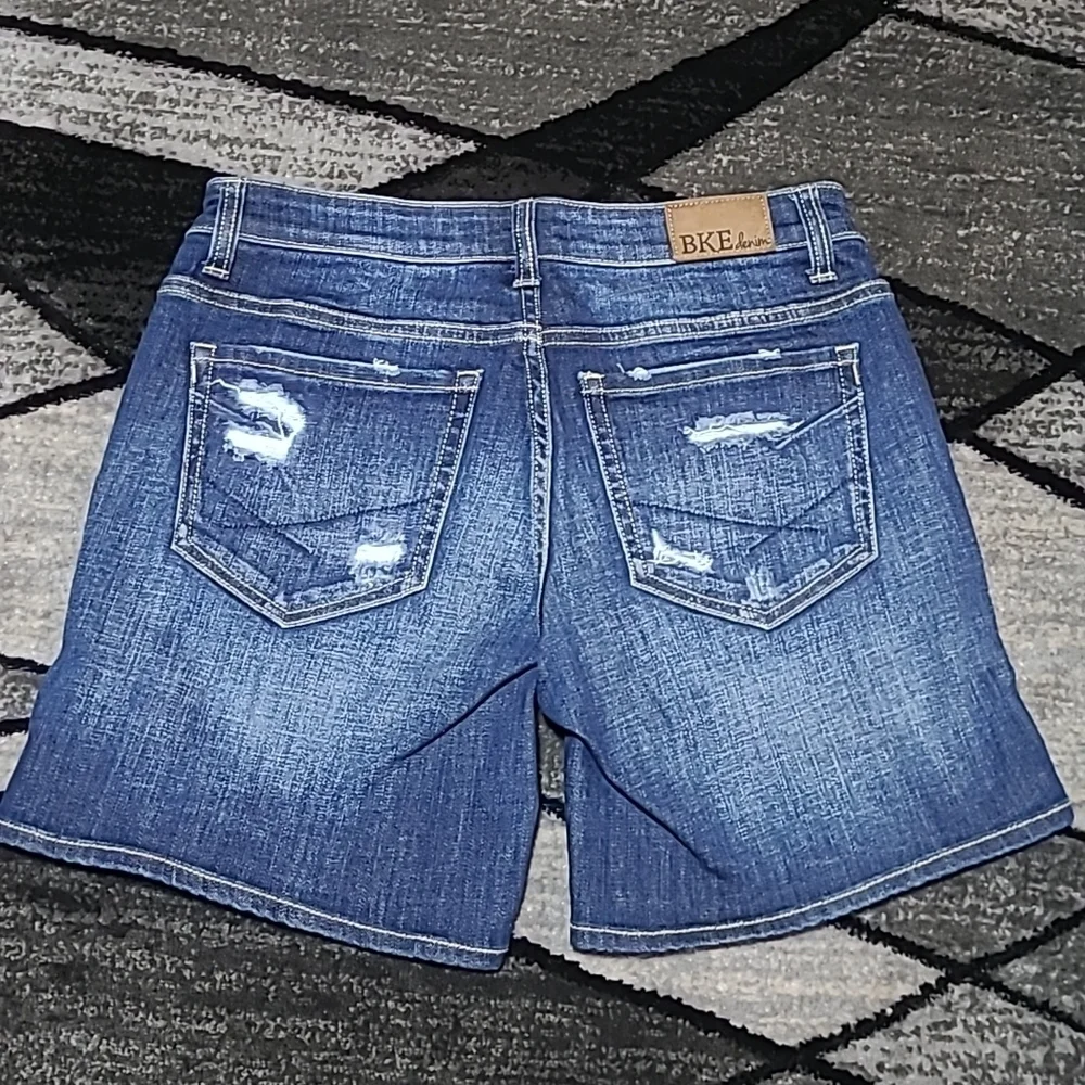 BKE DISTRESSED DENIM JEAN SHORTS